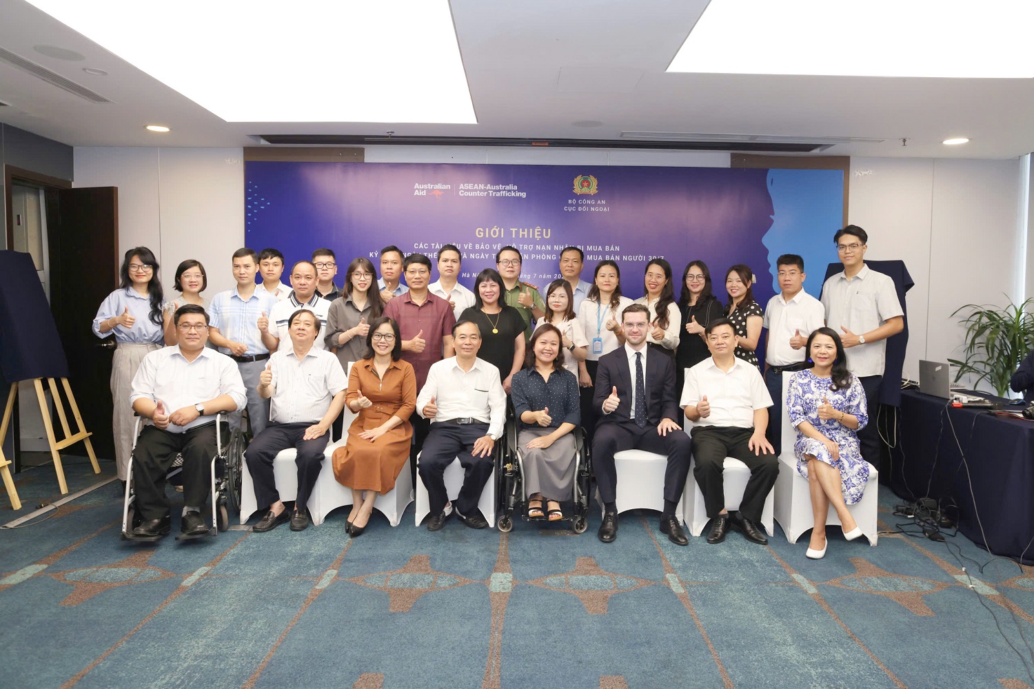 Giới thiệu cẩm nang đảm bảo hòa nhập cho nạn nhân bị mua bán là người khuyết tật: Nỗ lực để không ai bị bỏ lại phía sau trong phòng, chống mua bán người